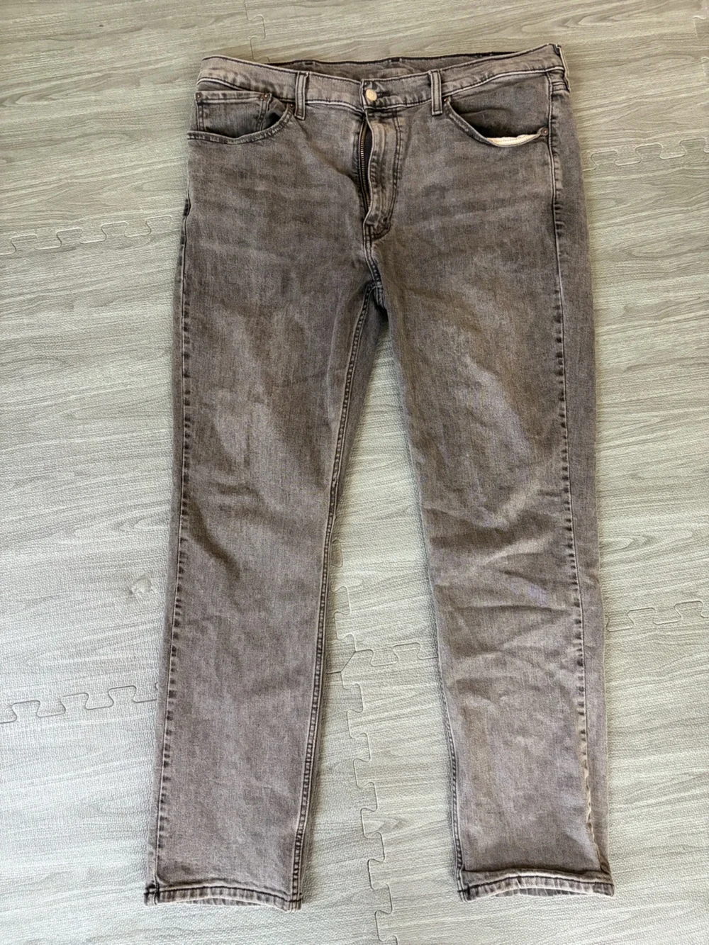 Levi’s Men's Charcoal Slim Straight Jeans